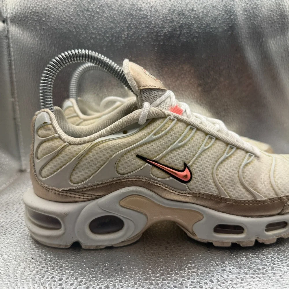 Size 6 Nike Air Max Plus Light Orewood Brown Womens Sneaker Shoes‎ CJ9980-100